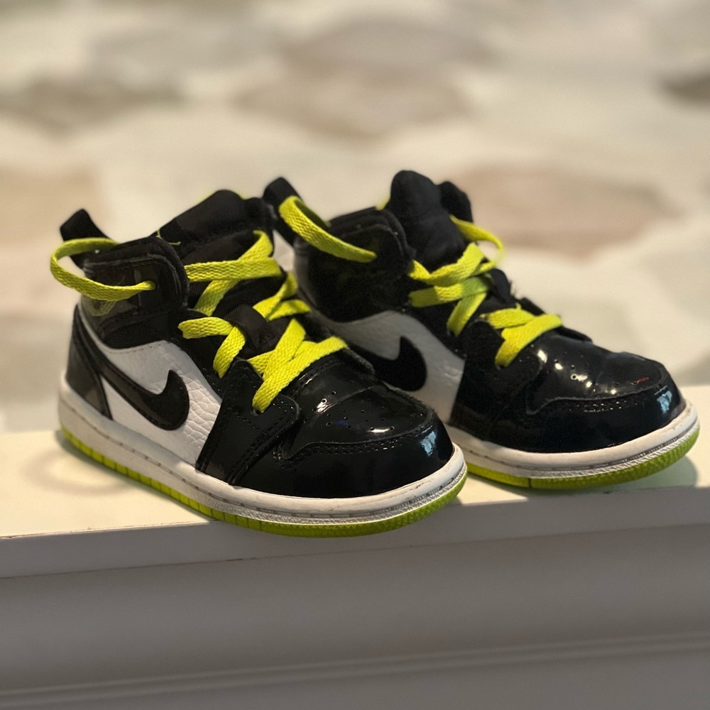 Toddler size 7c Jordan 1s